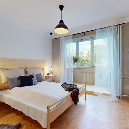 Modern 2 Bedroom Apt - Free Parking ブラチスラヴァ エクステリア 写真