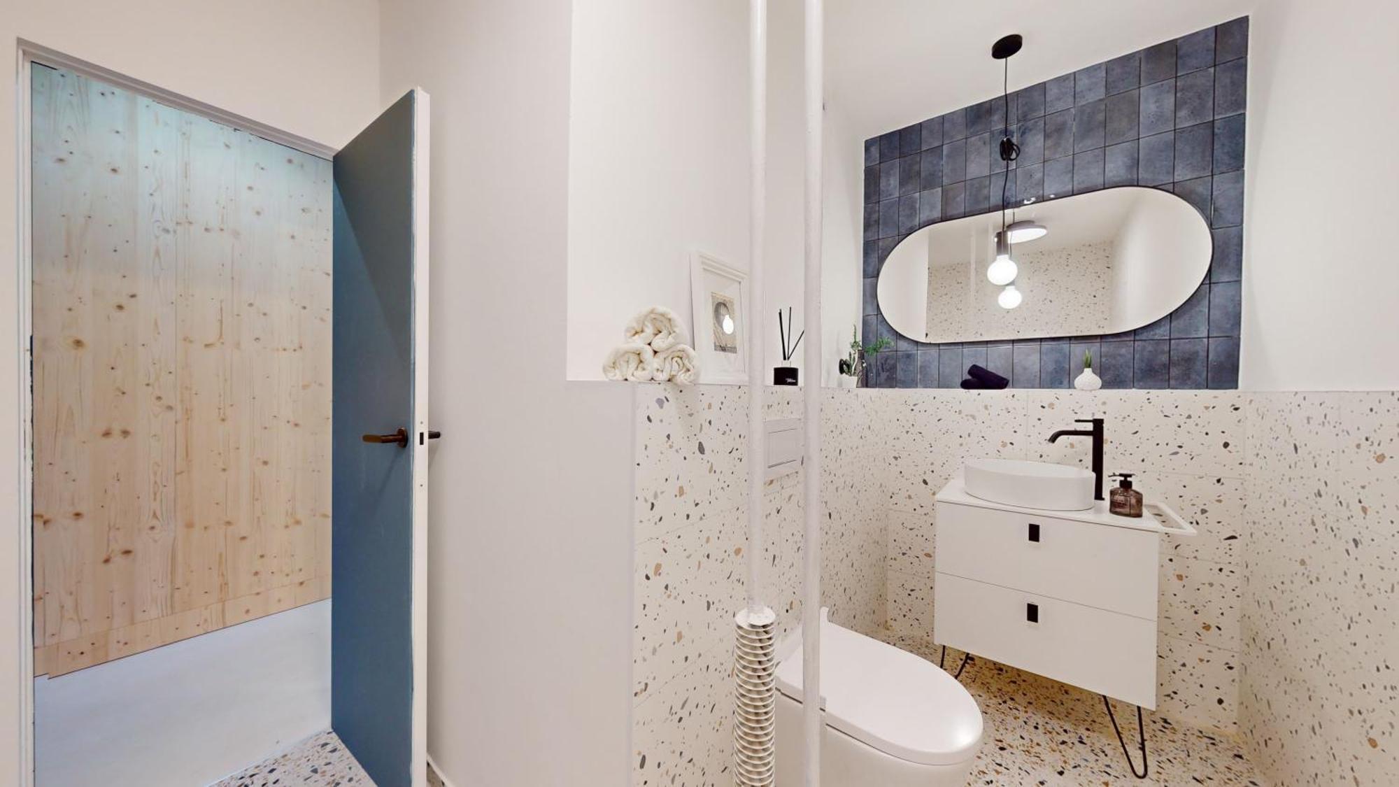 Modern 2 Bedroom Apt - Free Parking ブラチスラヴァ エクステリア 写真